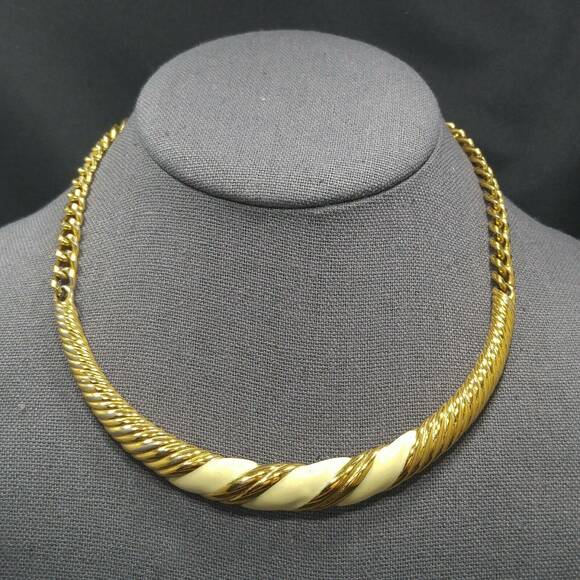 Vintage Monet Cream Enamel & Gold Plated Choker Necklace 1960s Mid Century - Picture 6 of 9